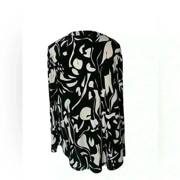 INC International Concepts Black and White Abstract V-Neck Blouse Women’s 2X - Picture 6 of 11